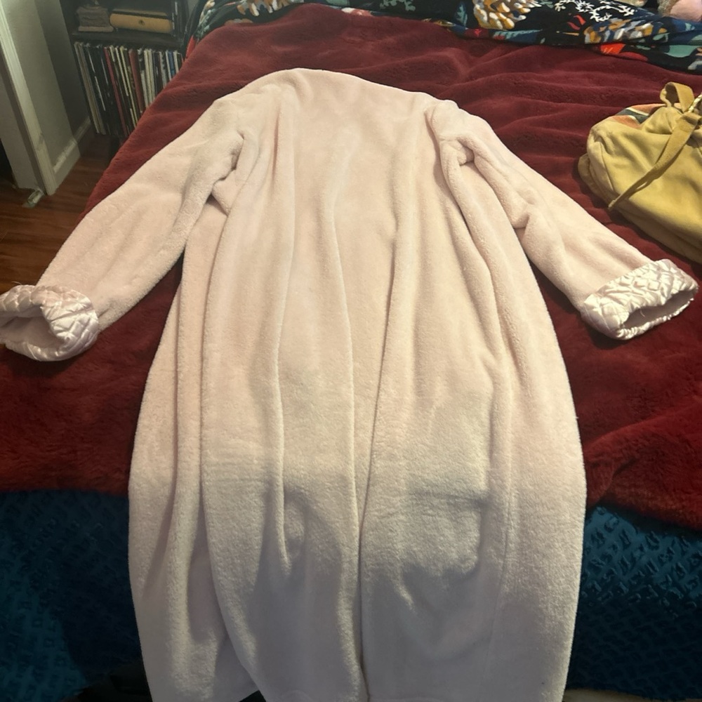 Pink Robe - Picture 2 of 4